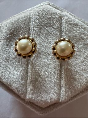 Vintage 14K Solid Gold Natural Pearl Earrings Studs Classic Fine Jewelry